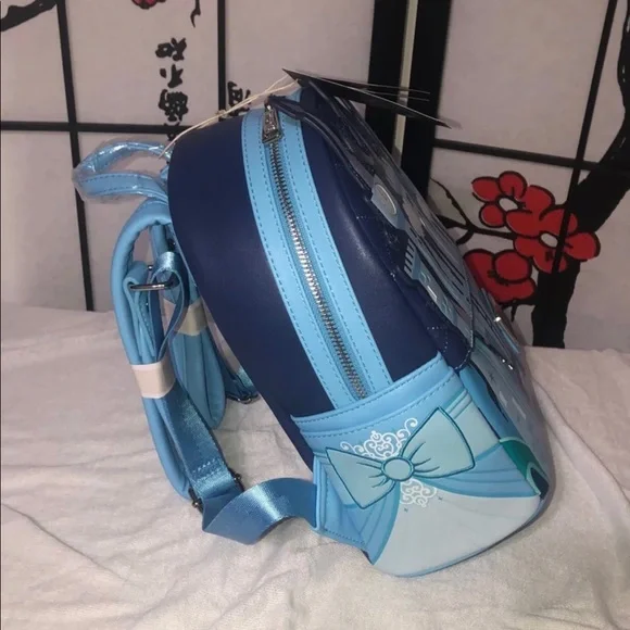 Cinderella Castle Glow Mini Backpack Disney Loungefly - Picture 4 of 4